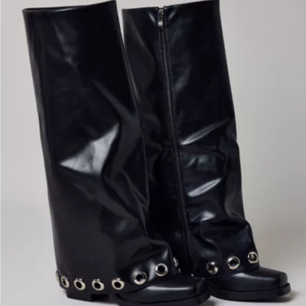 Elegant Black Grommet-Detail Heeled Boots